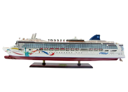 Norwegian Dawn Liberty Statue Cruise Ship